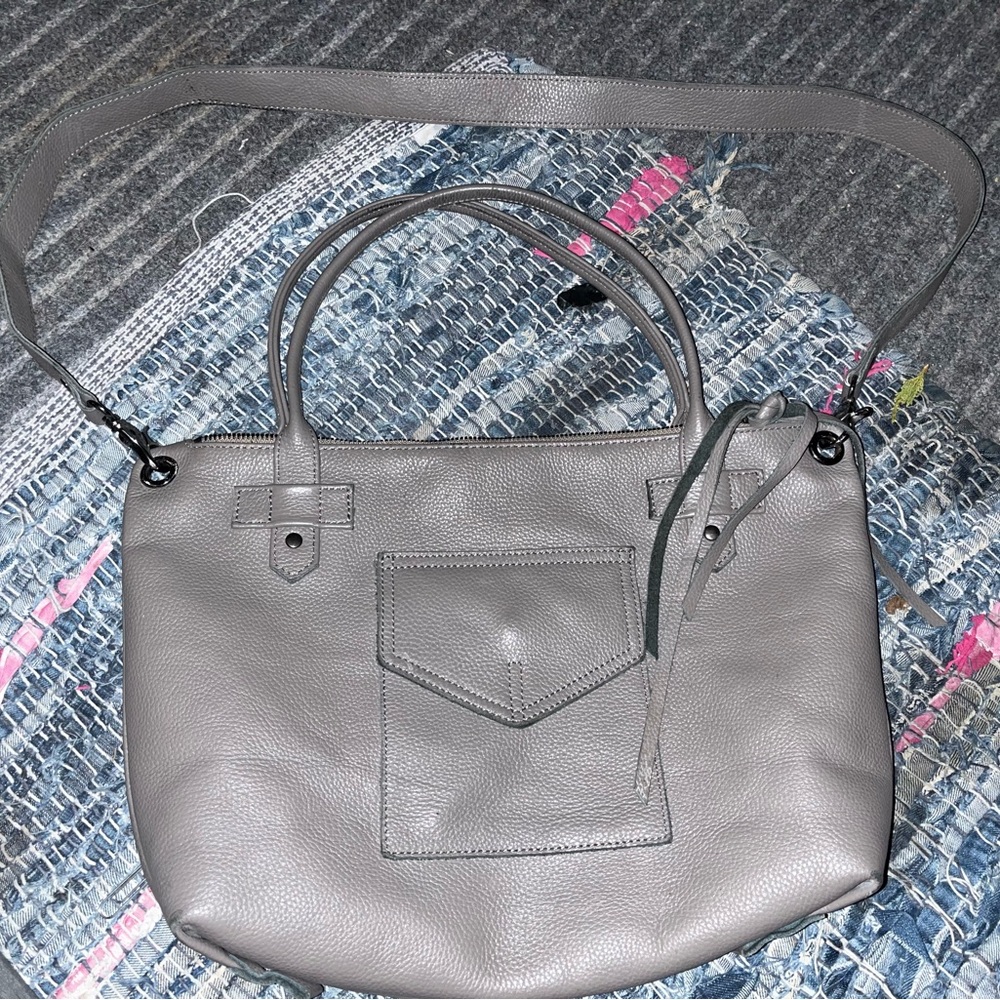 Alison Burns 👽grey👽 shoulder bag with crossbody strap! The London Tote